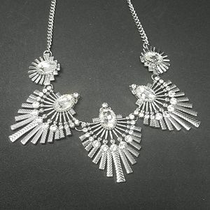 paparazzi Jewelry - NWT Paparazzi Silver Necklace & Earrings Set paparazzi Jewelry - NWT Paparazzi Silver Necklace & Earrings Set